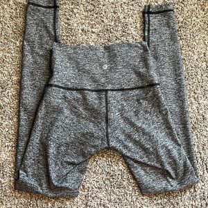 LULULEMON LEGGINGS size 6